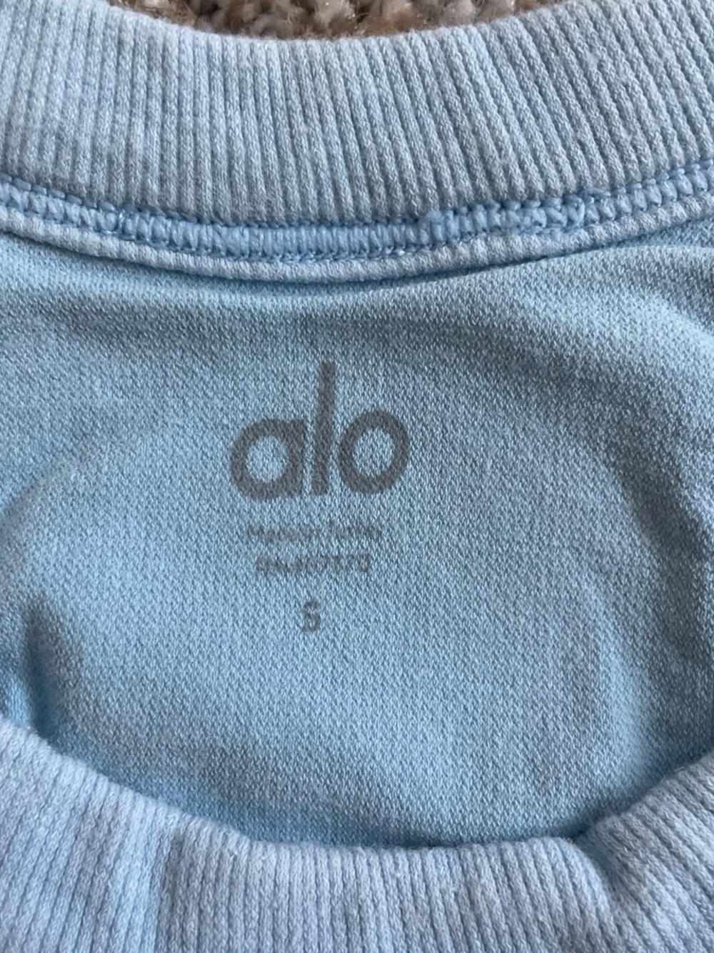 ALO Yoga Sky Blue Ribbed Crop Top - Picture 3 of 3